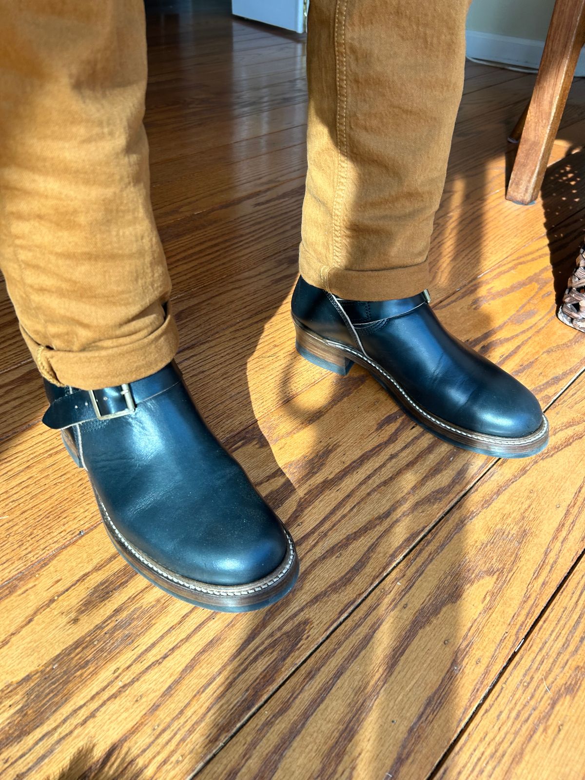 Photo by stepped_in_dookie_again on May 26, 2023 of the John Lofgren Wabash Engineer Boots in Horween Black Chromexcel.