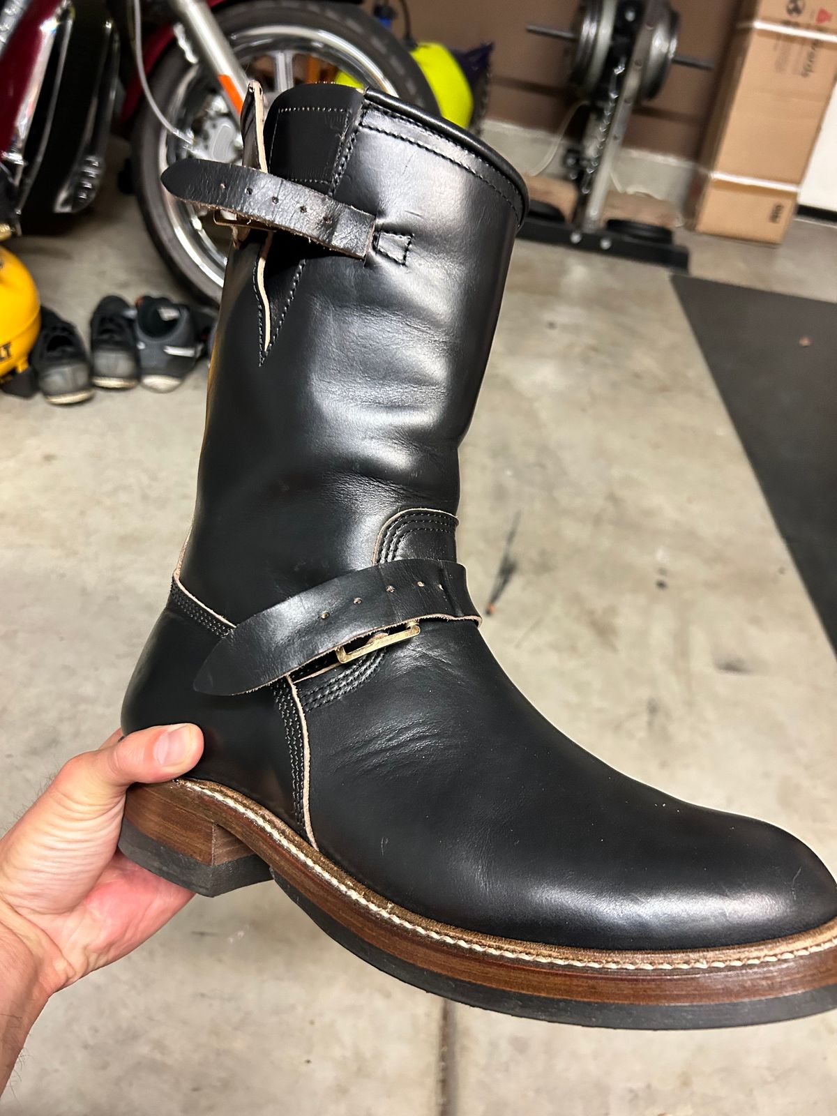 Photo by stepped_in_dookie_again on May 24, 2023 of the John Lofgren Wabash Engineer Boots in Horween Black Chromexcel.