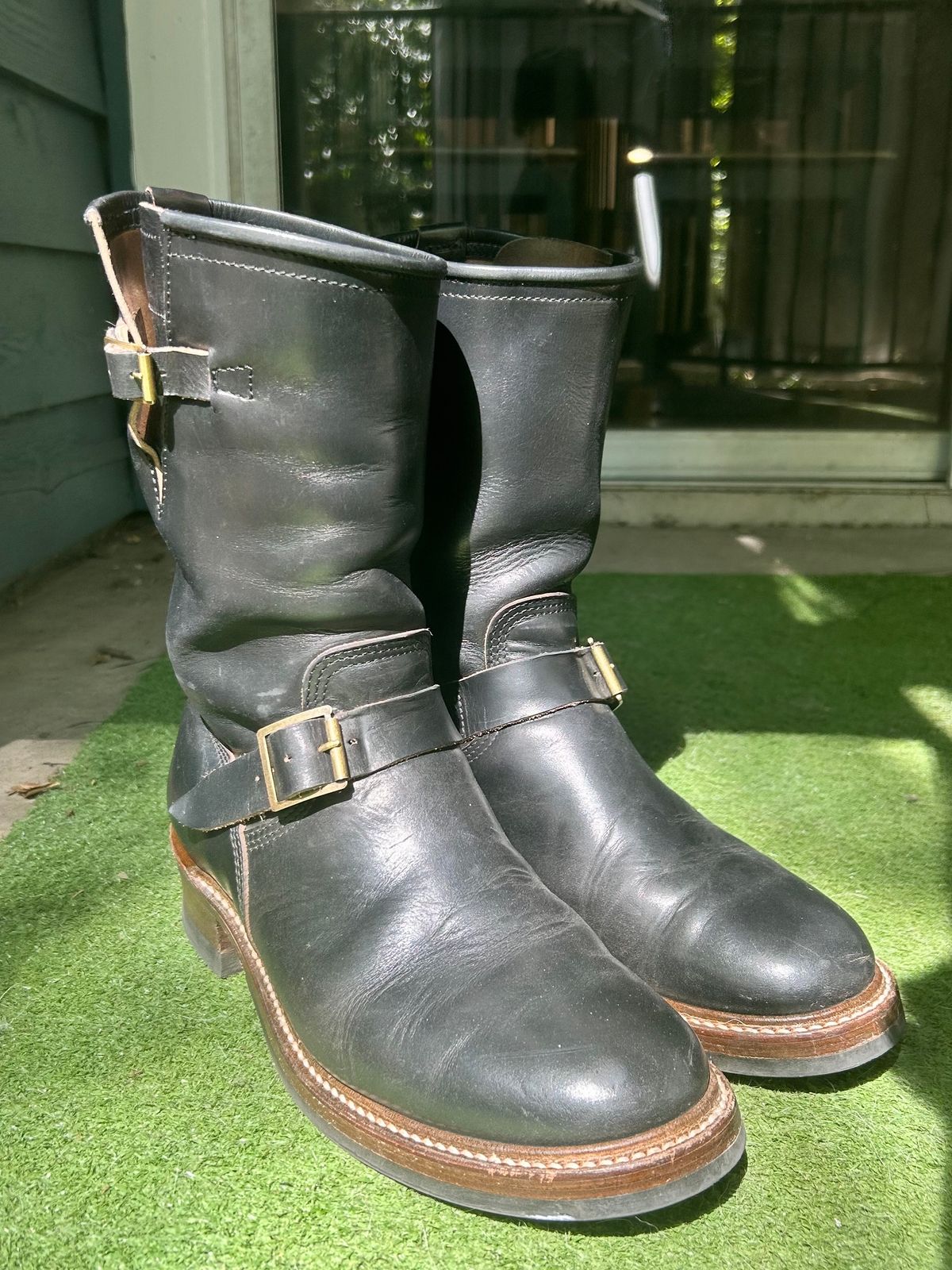 Photo by stepped_in_dookie_again on July 13, 2023 of the John Lofgren Wabash Engineer Boots in Horween Black Chromexcel.