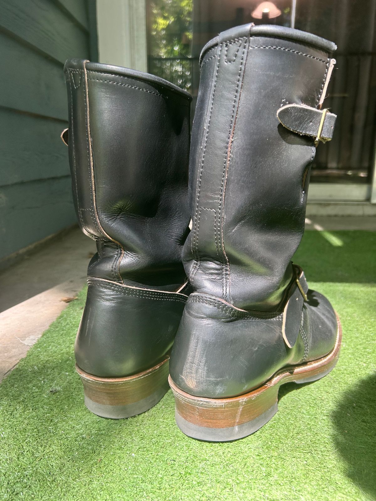 Photo by stepped_in_dookie_again on July 13, 2023 of the John Lofgren Wabash Engineer Boots in Horween Black Chromexcel.