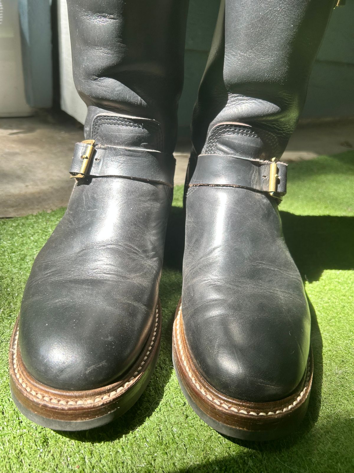 Photo by stepped_in_dookie_again on July 13, 2023 of the John Lofgren Wabash Engineer Boots in Horween Black Chromexcel.