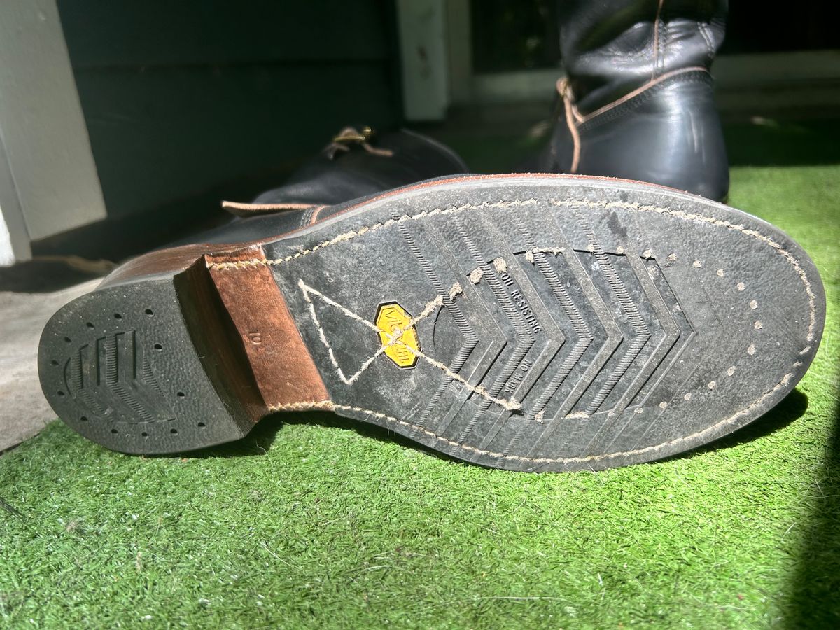 Photo by stepped_in_dookie_again on July 13, 2023 of the John Lofgren Wabash Engineer Boots in Horween Black Chromexcel.