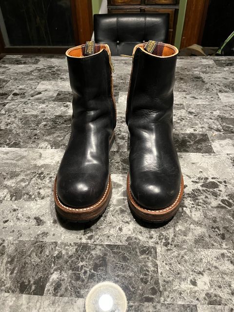 Photo by snipy on December 6, 2022 of the Rolling Dub Trio Casper Boot in Horween Black Teacore Chromexcel.