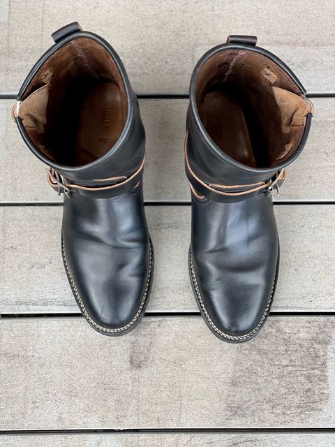 Photo by welts_and_wefts on December 3, 2022 of the Viberg Engineer in Maryam Black Teacore Horsebutt.