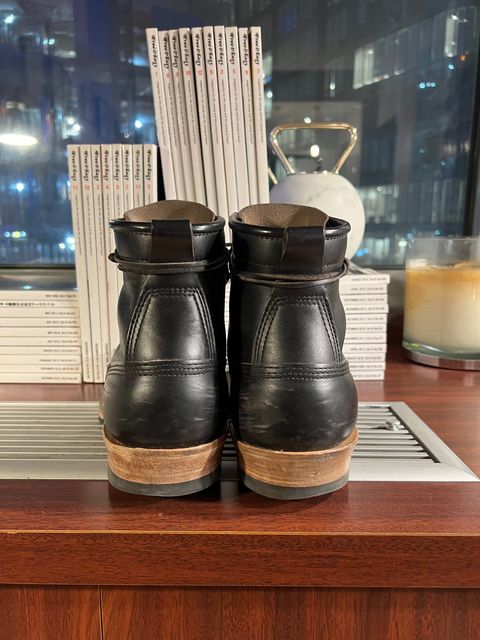 Photo by HLDM on December 6, 2022 of the White's Bounty Hunter in Horween Black Chromexcel Horsehide.