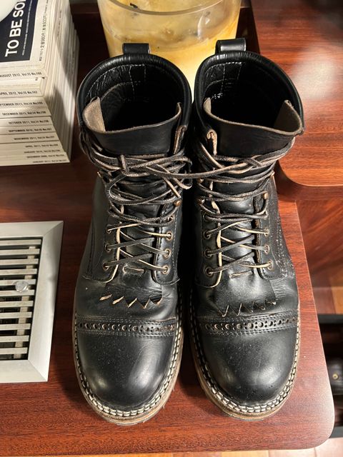Photo by HLDM on December 6, 2022 of the White's Bounty Hunter in Horween Black Chromexcel Horsehide.