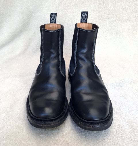 Photo by ChuckTales on November 1, 2022 of the Tricker's Stephen Chelsea Boot in Black Calf.