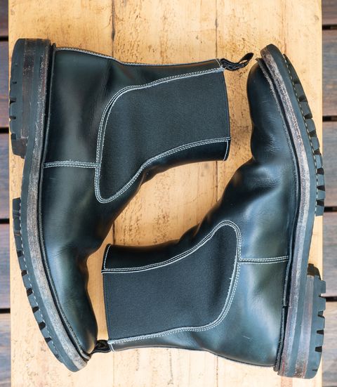Photo by ChuckTales on April 1, 2023 of the Tricker's Stephen Chelsea Boot in Black Calf.