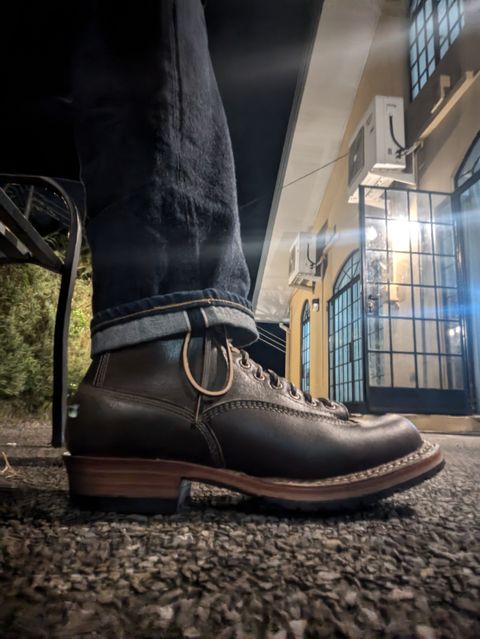 Photo by dwbrunton on October 24, 2024 of the White's Bounty Hunter in Horween Cinnamon Waxed Flesh & Horweem Olive Waxed Flesh.