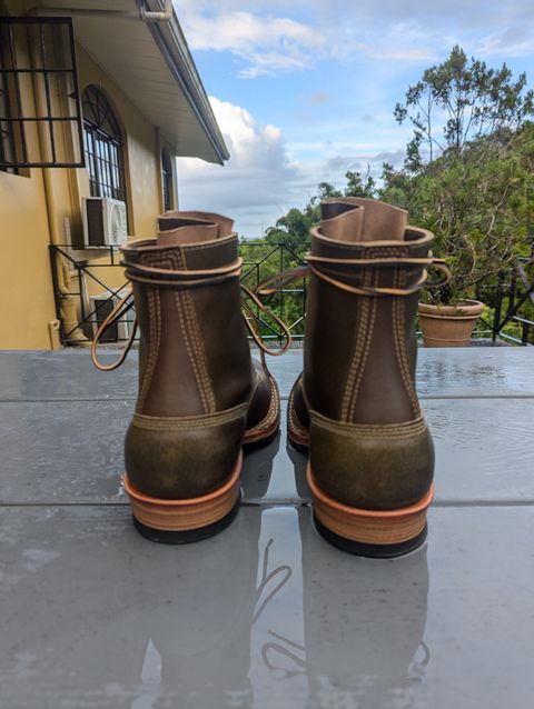 Photo by dwbrunton on October 25, 2024 of the White's Bounty Hunter in Horween Cinnamon Waxed Flesh & Horweem Olive Waxed Flesh.