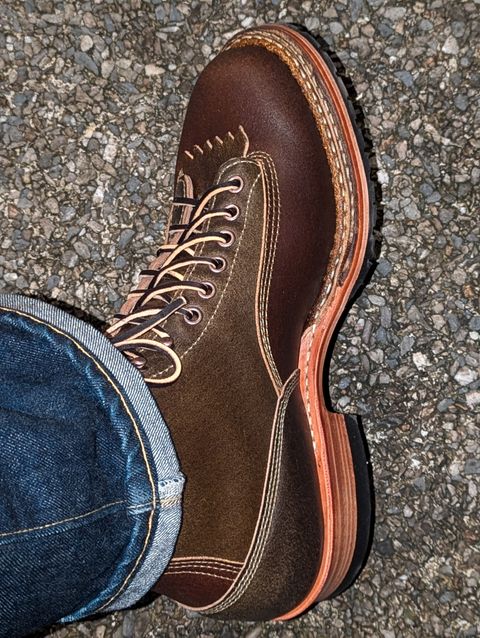 Photo by dwbrunton on October 24, 2024 of the White's Bounty Hunter in Horween Cinnamon Waxed Flesh & Horweem Olive Waxed Flesh.