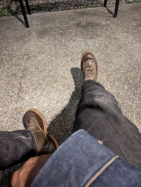 Photo by dwbrunton on November 1, 2024 of the White's Bounty Hunter in Horween Cinnamon Waxed Flesh & Horweem Olive Waxed Flesh.