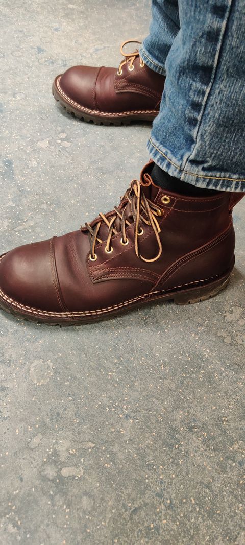 Photo by foxtrot on January 14, 2025 of the Nicks 365 Stitchdown in Horween Color 8 Cypress.