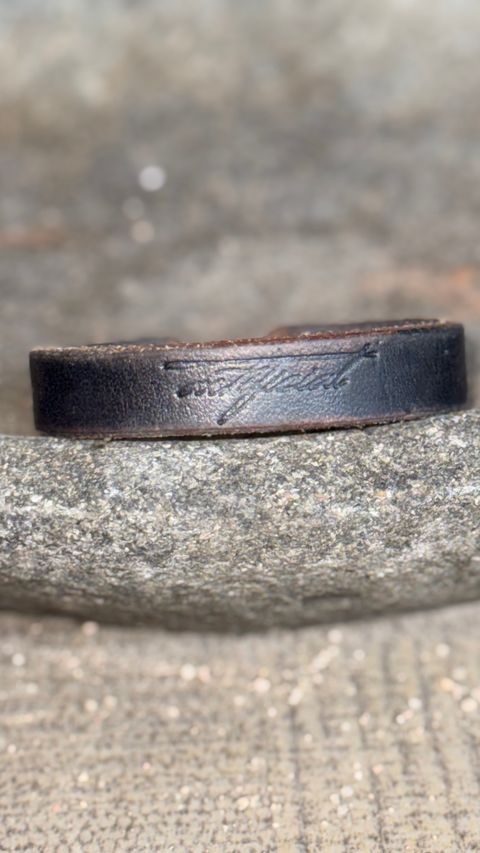 Photo by enggut on December 3, 2025 of the Artificial Goods Bracelet in Indonesian Natural Veg Tan.