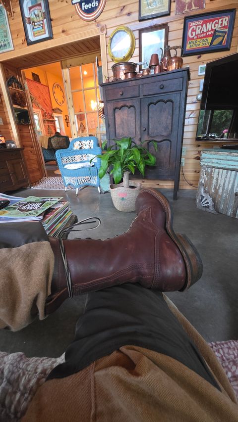 Photo by RabbitsOnTheMoon on July 5, 2026 of the White's x Rose Anvil Drifter in Seidel Red Dog Oil Tan.