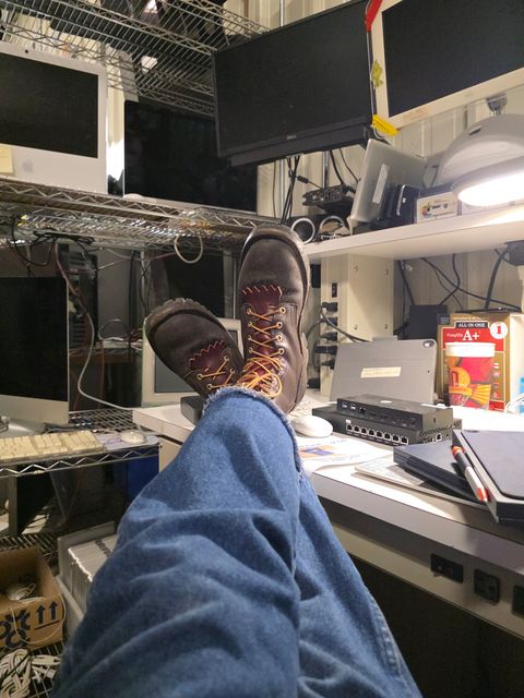 Photo by RabbitsOnTheMoon on January 5, 2026 of the Frank's Boots The Patriot in Seidel Walnut Oil Tan & Seidel Walnut Roughout.