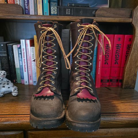 Photo by RabbitsOnTheMoon on January 23, 2026 of the Frank's Boots The Patriot in Seidel Walnut Oil Tan & Seidel Walnut Roughout.