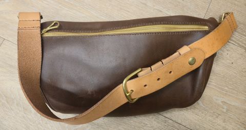 Photo by chuligani on June 30, 2026 of the Black Lotus Leather Sling Bag in Horween Natural Waxed Flesh & Hermann Oak Natural Belt Strap.