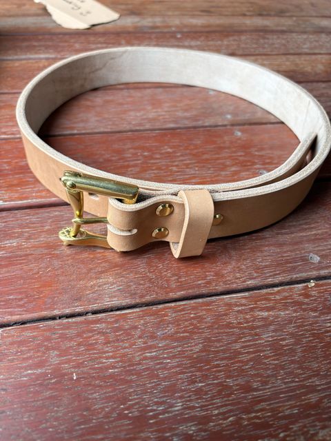 Photo by HarryF on November 4, 2025 of the Carmine Jack Leather Quick Release Shipyard Belt in J&FJ Baker Natural Oak Bark Tanned Harness.