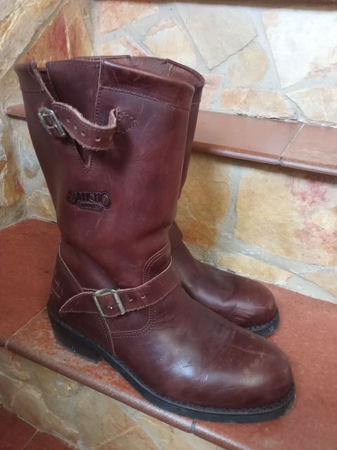 Photo by bacalhau on January 1, 2025 of the Sancho Boots Engineer in Seidel Chocolate Oil Tan Roughout.