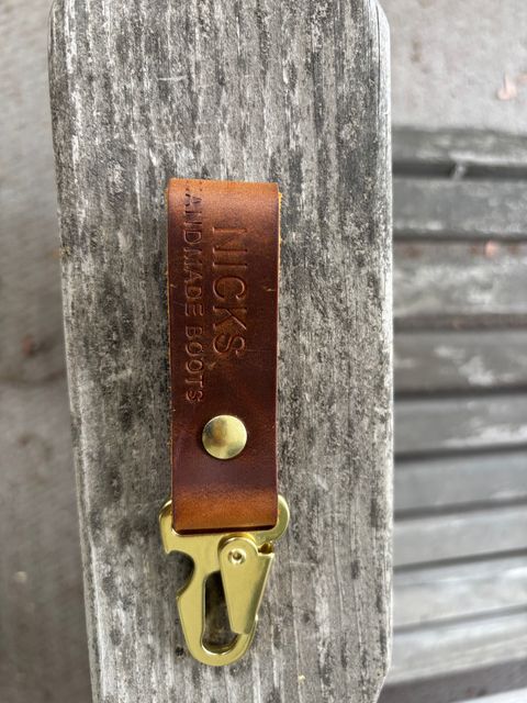 Photo by ZFitzGolf on August 5, 2025 of the Nicks Key Clip in Horween Orange Predator.