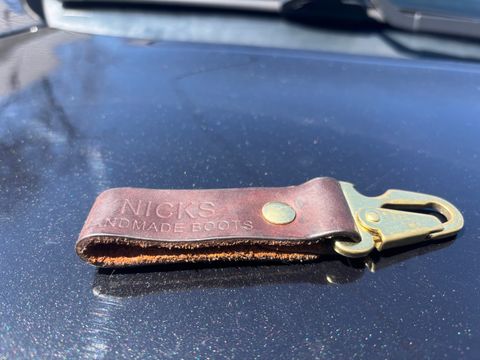 Photo by ZFitzGolf on April 7, 2026 of the Nicks Key Clip in Horween Orange Predator.