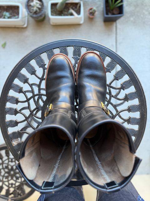 Photo by indi.raw.oninsb on January 2, 2026 of the The Flat Head Engineer Boots in Horween Black Chromexcel.