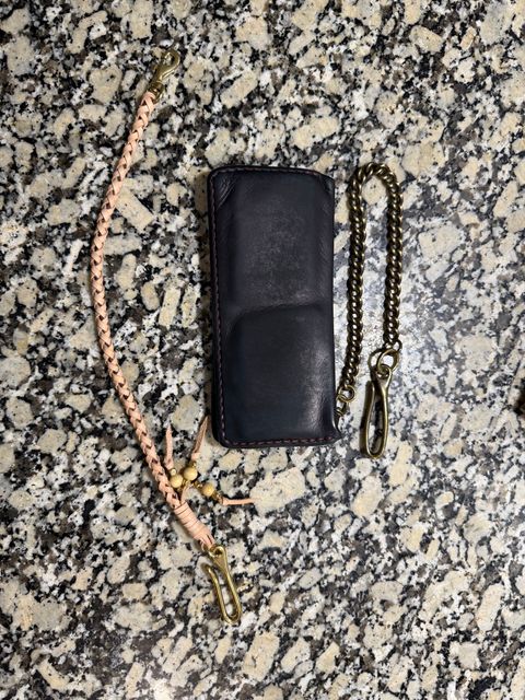 Photo by indi.raw.oninsb on October 1, 2025 of the Cult Classic Leather Veg Tan Wallet Braid in Natural Veg Tan Bridal Leather.