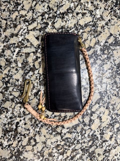 Photo by indi.raw.oninsb on October 1, 2025 of the Cult Classic Leather Veg Tan Wallet Braid in Natural Veg Tan Bridal Leather.