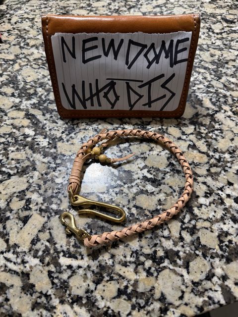 Photo by indi.raw.oninsb on October 1, 2025 of the Cult Classic Leather Veg Tan Wallet Braid in Natural Veg Tan Bridal Leather.