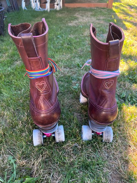 Photo by bobbi1981 on August 22, 2025 of the Nicks Packer Roller Skates in Tan.