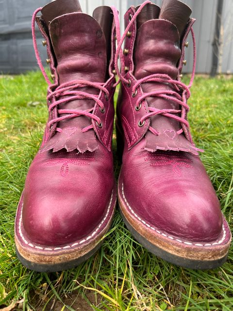 Photo by bobbi1981 on February 3, 2026 of the Frank's Boots Frontier Packer MTO in Horween Cypress Tokyo Purple.