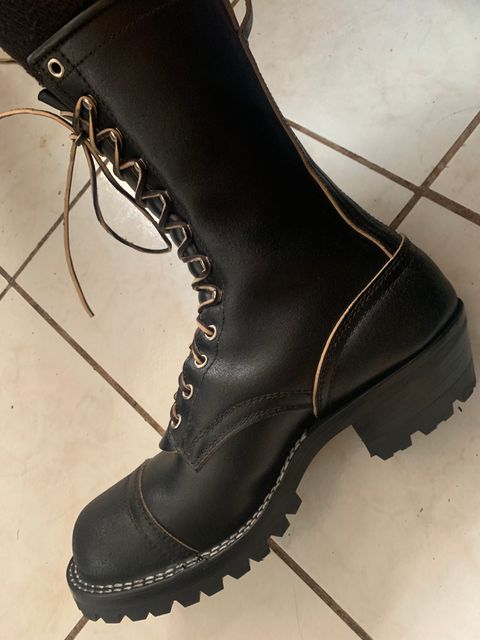 Photo by Apprehensivebootbuyer on November 23, 2024 of the Nicks Custom Model in Horween Black Waxed Flesh.