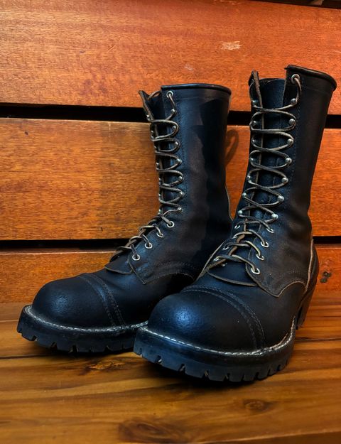 Photo by Apprehensivebootbuyer on February 26, 2025 of the Nicks Custom Model in Horween Black Waxed Flesh.