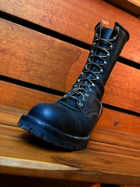 Photo by Apprehensivebootbuyer on February 26, 2025 of the Nicks Custom Model in Horween Black Waxed Flesh.