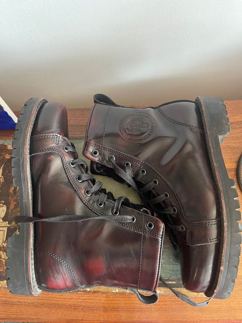 Photo by Tina_Sparkle on November 5, 2024 of the Panther Power Boots Malcolm X Brochole Wine in Cherry Black Chameleon Mexican Tannage.