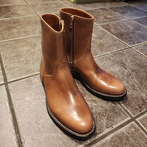Photo by dustyjazz on July 24, 2026 of the Grant Stone Elias in Horween Dune Chromexcel.
