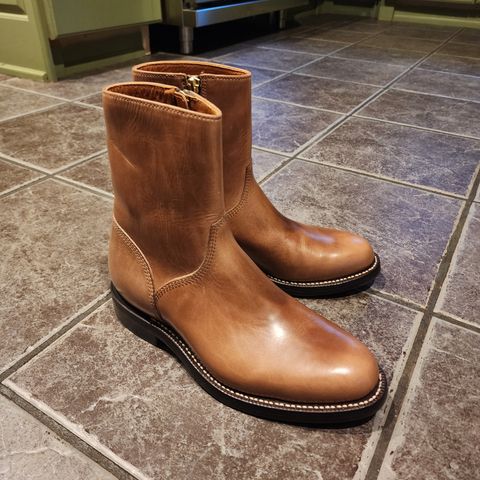 Photo by dustyjazz on July 24, 2026 of the Grant Stone Elias in Horween Dune Chromexcel.