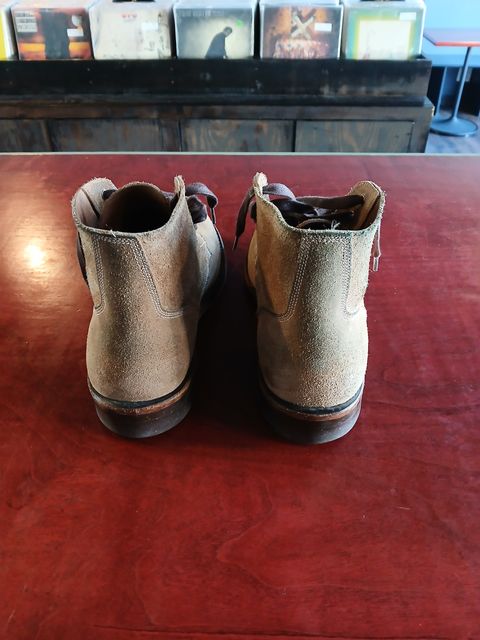Photo by Natural1 on February 9, 2025 of the Oak Street Bootmakers Field Boot in Horween Natural Chromexcel Roughout.