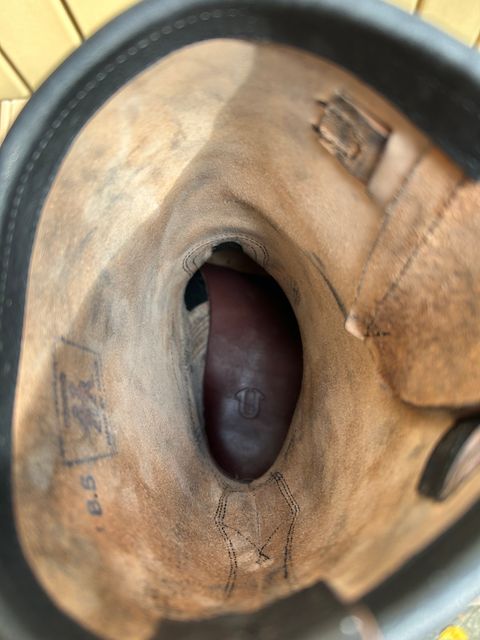 Photo by woolwonders on July 7, 2026 of the Unsung U 22-2 Engineer Boot in Maryam Italian Vachetta Horsebutt Overdyed Black.