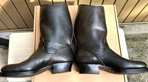 Photo by woolwonders on July 7, 2026 of the Unsung U 22-2 Engineer Boot in Maryam Italian Vachetta Horsebutt Overdyed Black.