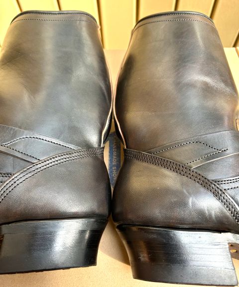 Photo by woolwonders on July 7, 2026 of the Unsung U 22-2 Engineer Boot in Maryam Italian Vachetta Horsebutt Overdyed Black.