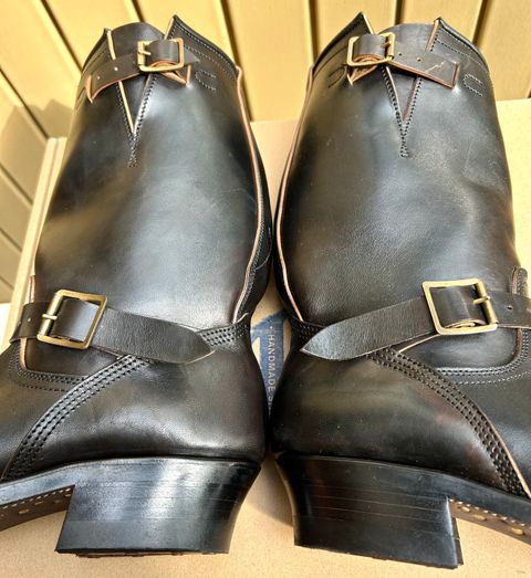 Photo by woolwonders on July 7, 2026 of the Unsung U 22-2 Engineer Boot in Maryam Italian Vachetta Horsebutt Overdyed Black.
