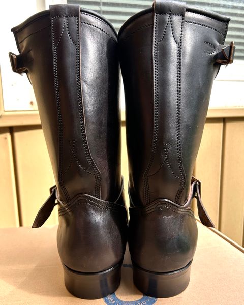 Photo by woolwonders on July 7, 2026 of the Unsung U 22-2 Engineer Boot in Maryam Italian Vachetta Horsebutt Overdyed Black.