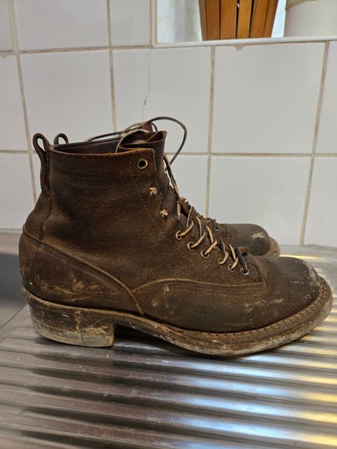 Photo by InanimatePepper on October 29, 2024 of the White's C350 Cutter in Seidel Distressed Roughout.