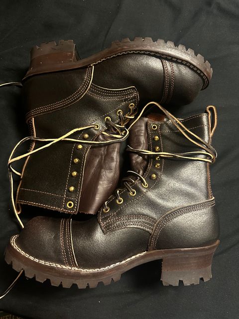 Photo by ToesOverHoes203 on October 14, 2024 of the Nicks Urban Logger in Horween Brown Waxed Flesh.