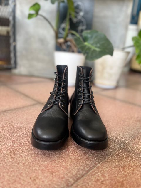 Photo by tudubz on October 1, 2025 of the Briselblack The Hawk in Teacore Horsehide shinki.