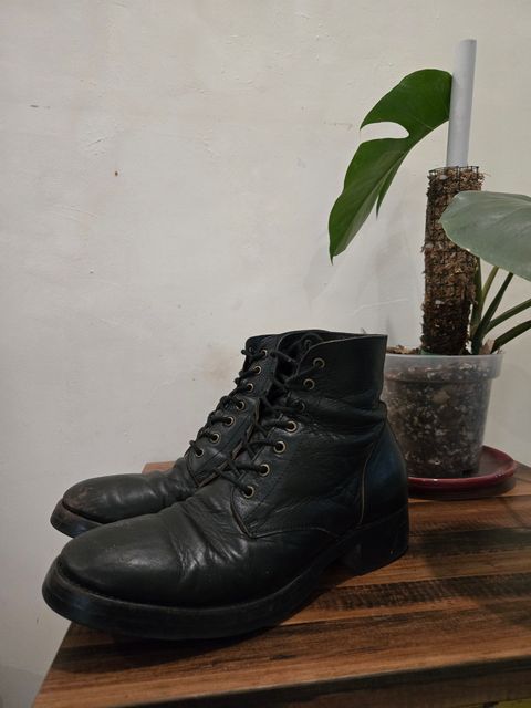 Photo by tudubz on January 1, 2026 of the Briselblack The Hawk in Teacore Horsehide shinki.