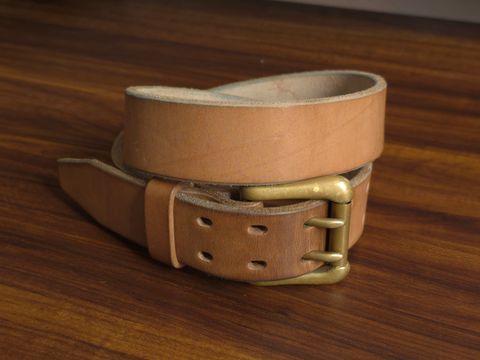 Photo by katzpowa on February 3, 2026 of the Carmine Jack Leather Thunderdome Natural Shipyard Belt in J&FJ Baker Natural Oak Bark Bridle.