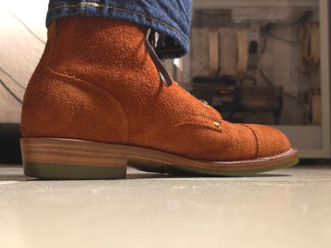 Photo by katzpowa on October 2, 2024 of the Iron Boots The Chosen One in S.B. Foot Dune Roughout Suede.